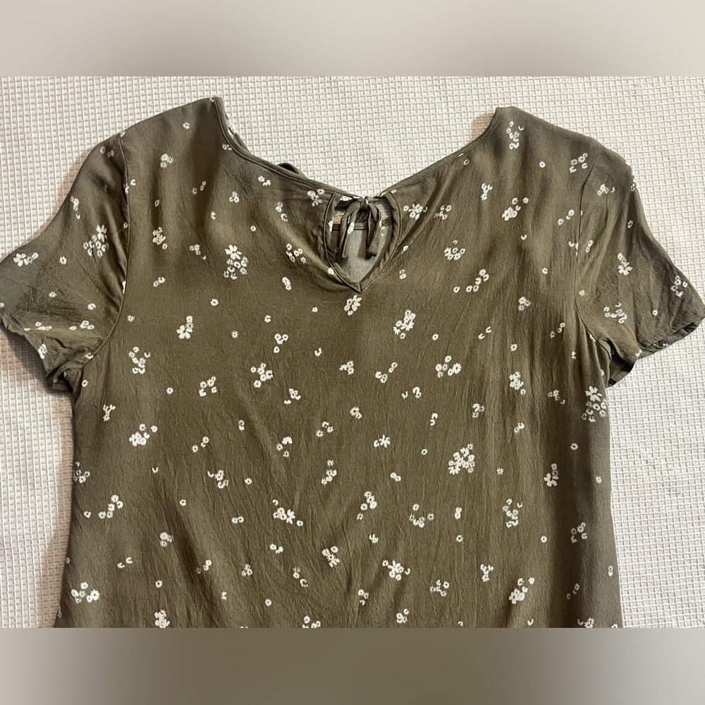 Lauren Conrad Olive Green Floral Women's Top Size XS - Picture 8 of 9